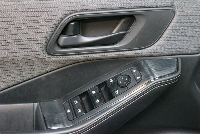 Used 2021 Nissan Rogue S FWD image 16