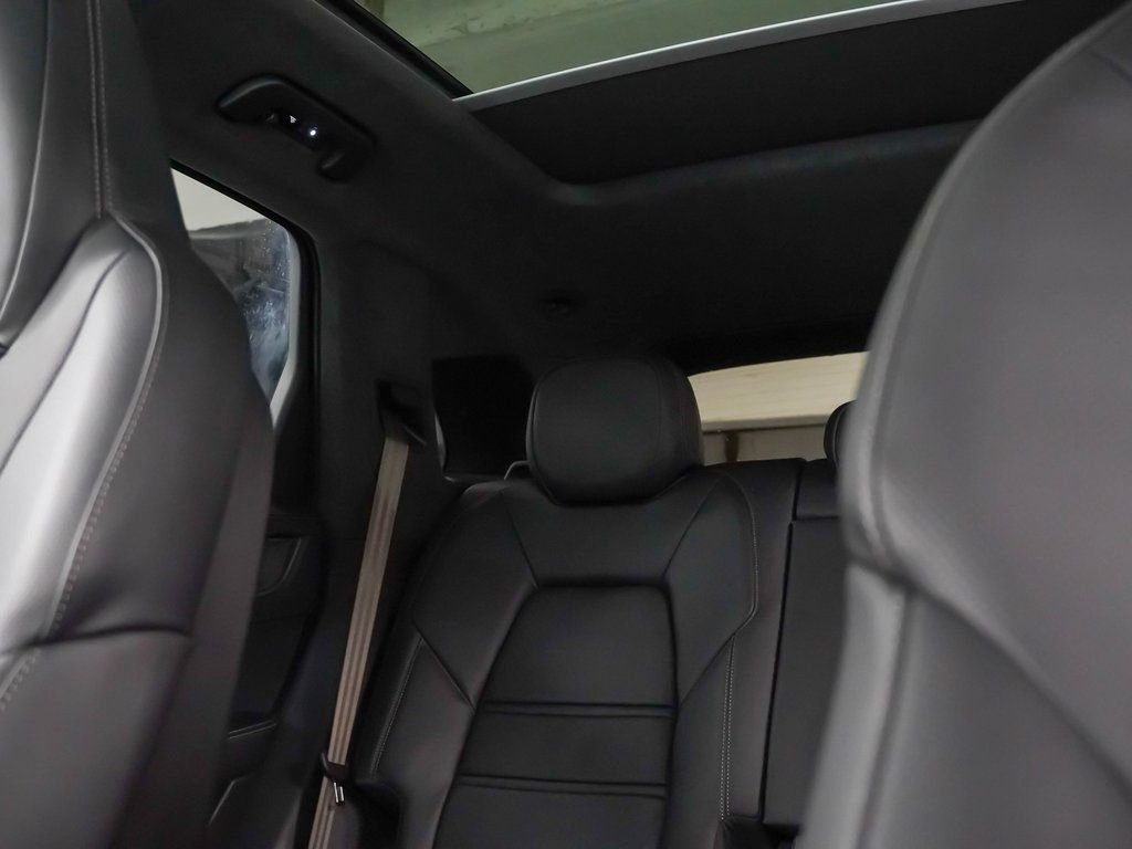 Certified 2025 Porsche Cayenne Turbo image 36