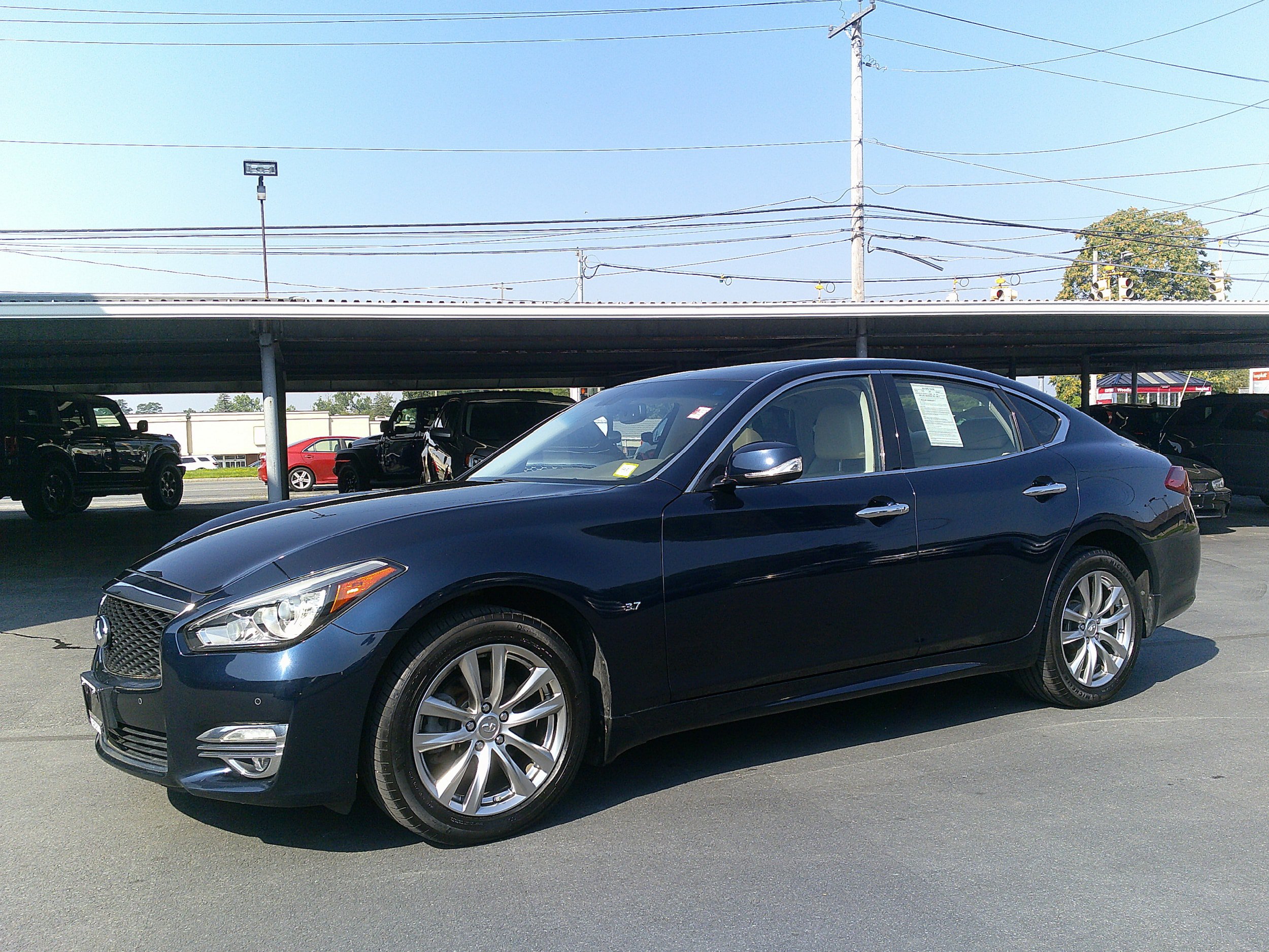 Used 2018 INFINITI Q70 Luxe w/ Cargo Package