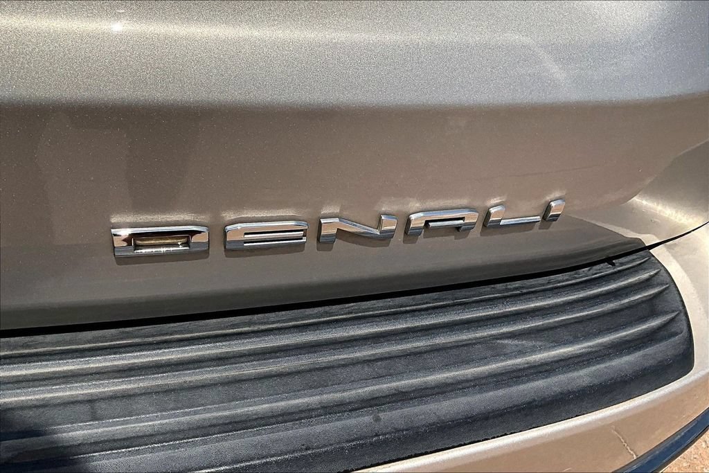 Used 2024 GMC Yukon Denali Ultimate AWD/4WD image 32