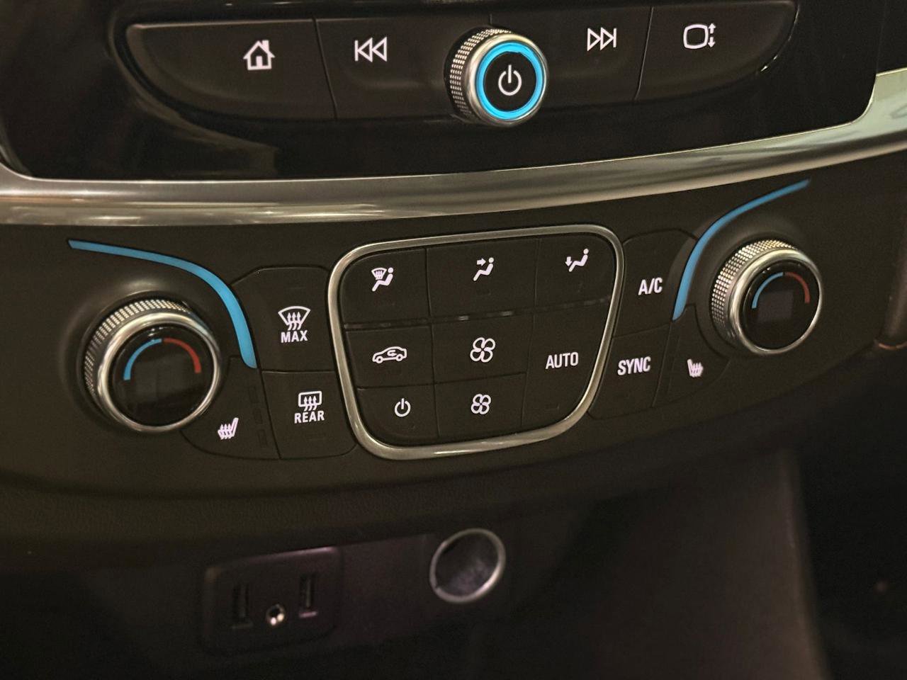 Used 2020 Chevrolet Traverse LT w/ Driver Confidence II Package image 37