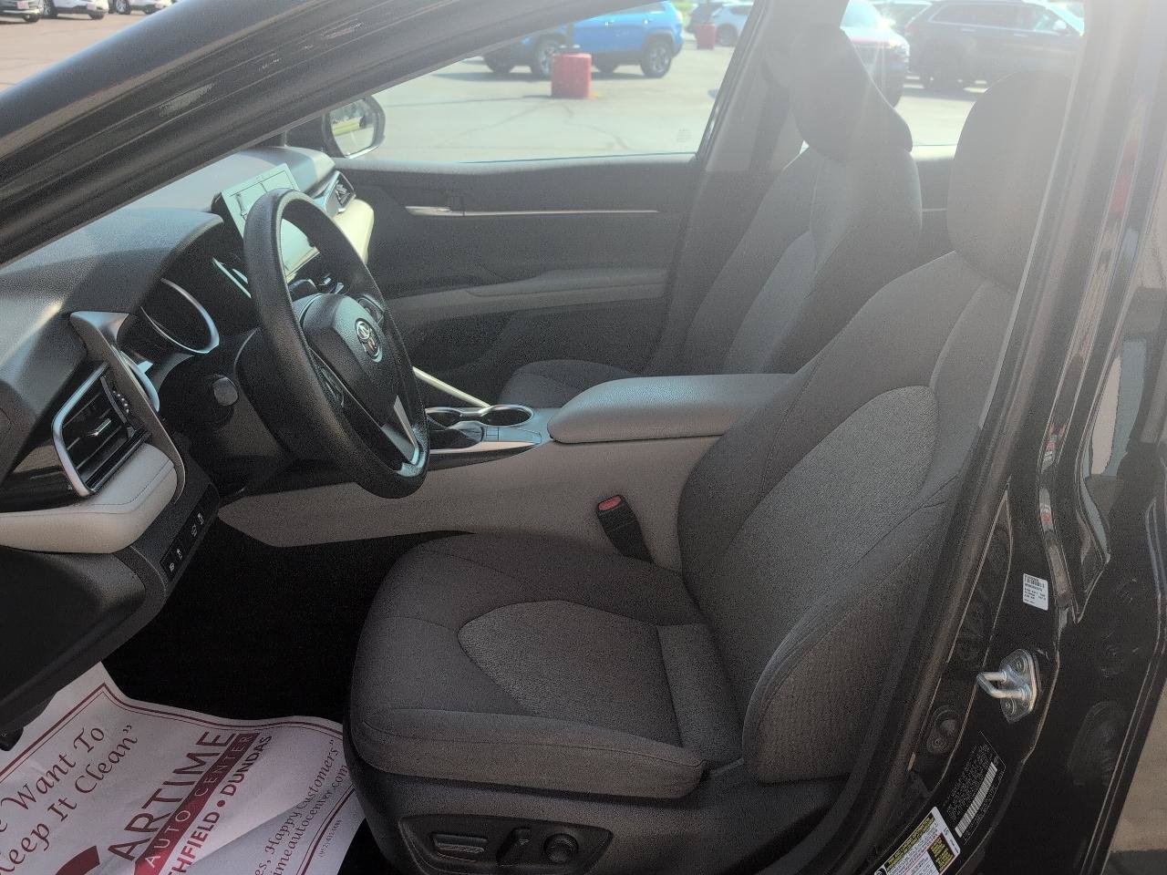 Used 2022 Toyota Camry LE FWD image 9