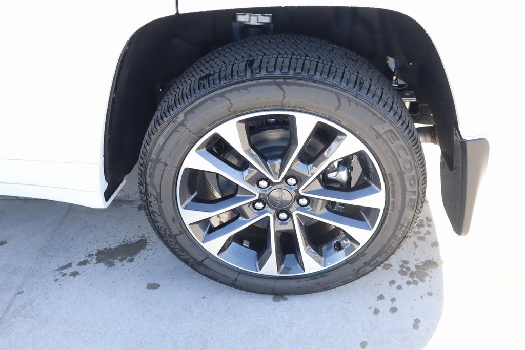 New 2025 Jeep Grand Cherokee L Overland w/ Luxury Tech Group IV image 21