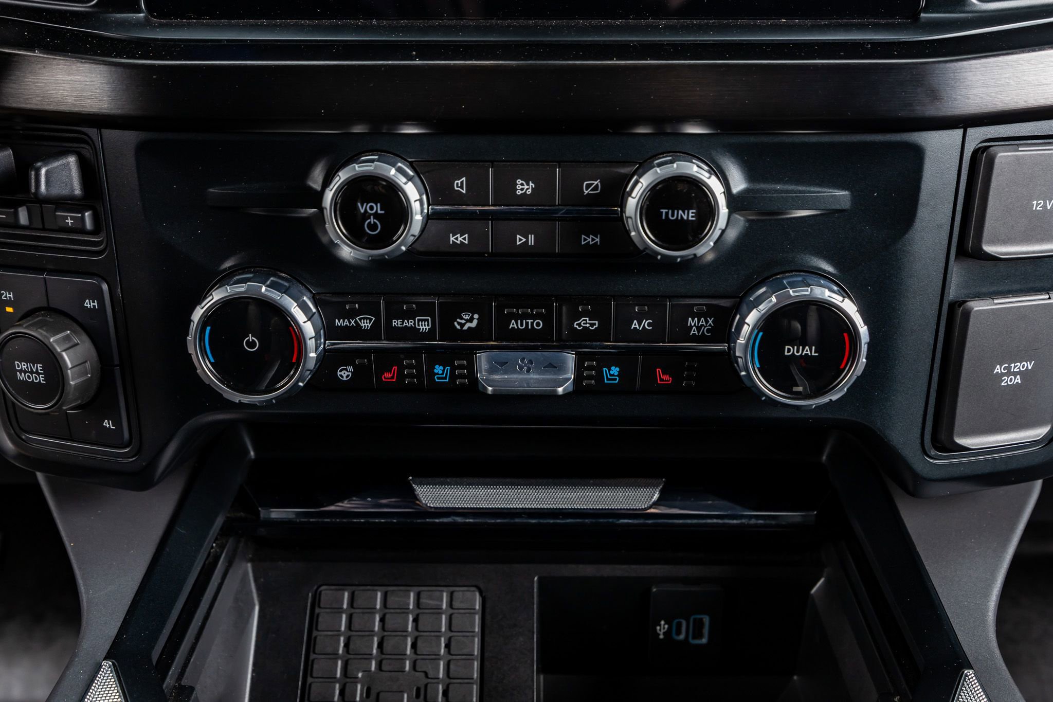 Used 2023 Ford F450 Lariat w/ Lariat Ultimate Package image 27