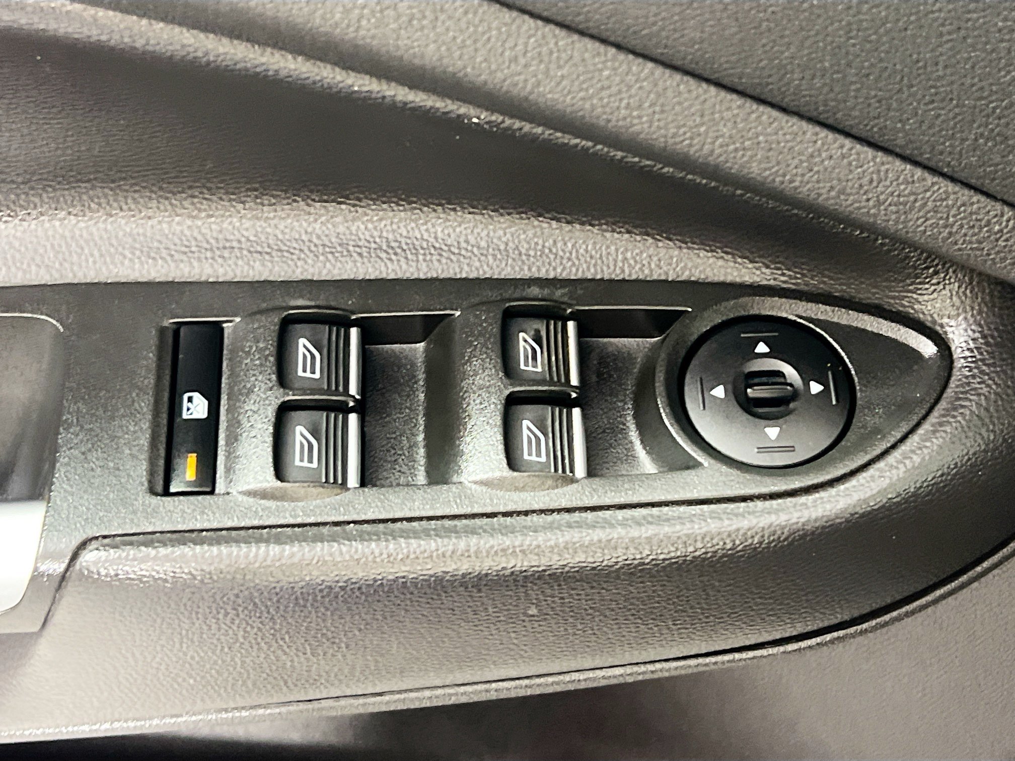 Used 2017 Ford Escape Titanium AWD/4WD image 16