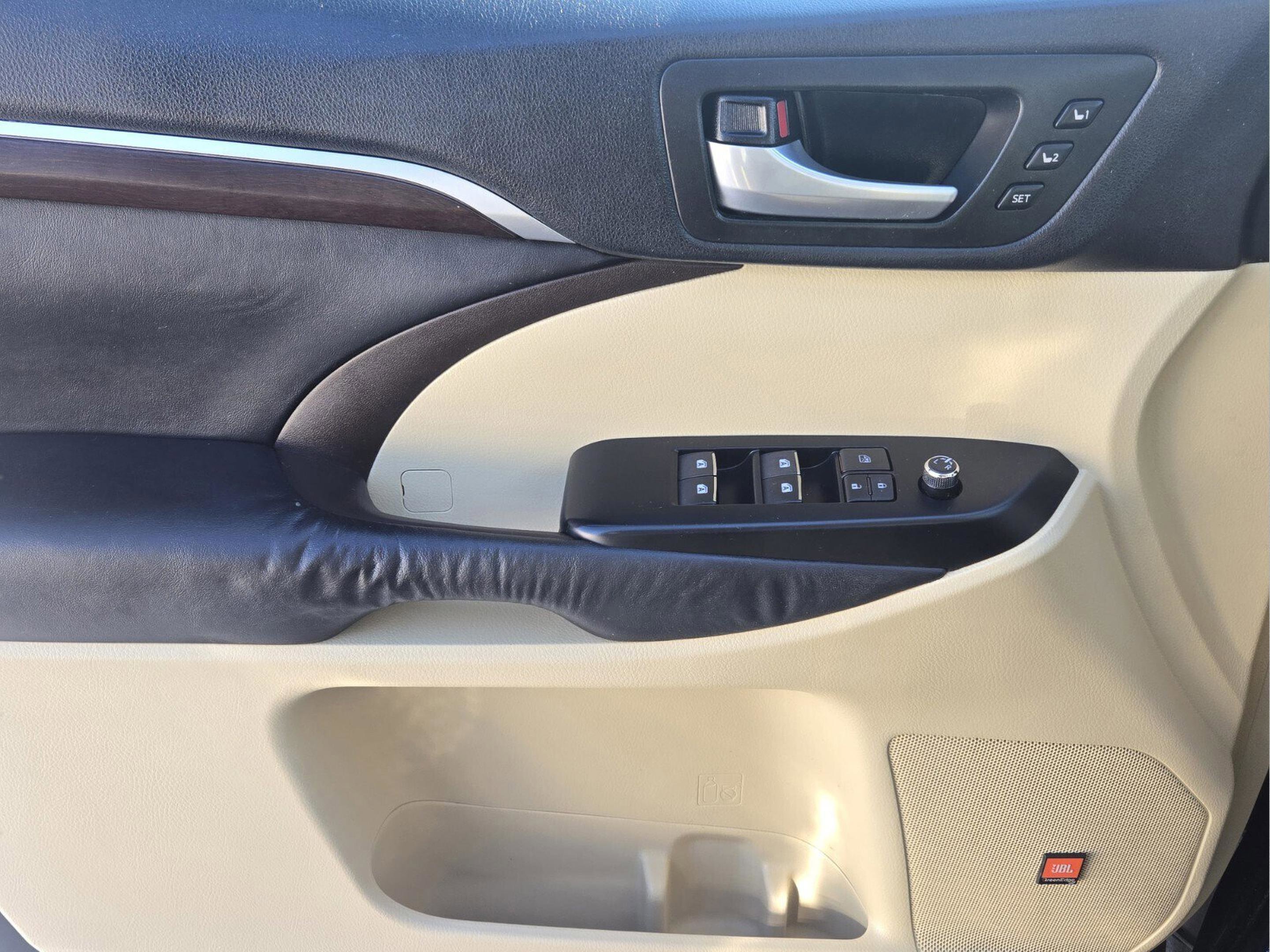 Used 2016 Toyota Highlander Limited Platinum image 23