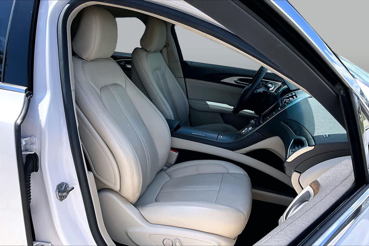 Used 2020 Lincoln MKZ Reserve w/ Luxury Package AWD/4WD image 9