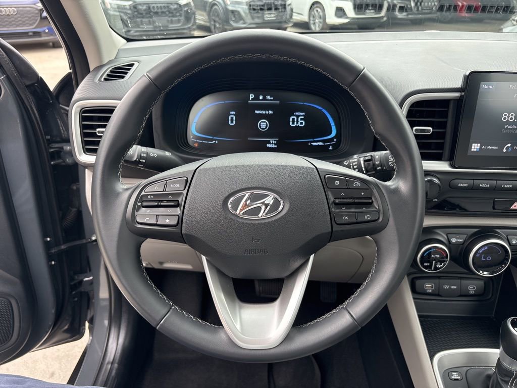 Used 2025 Hyundai Venue SEL image 21