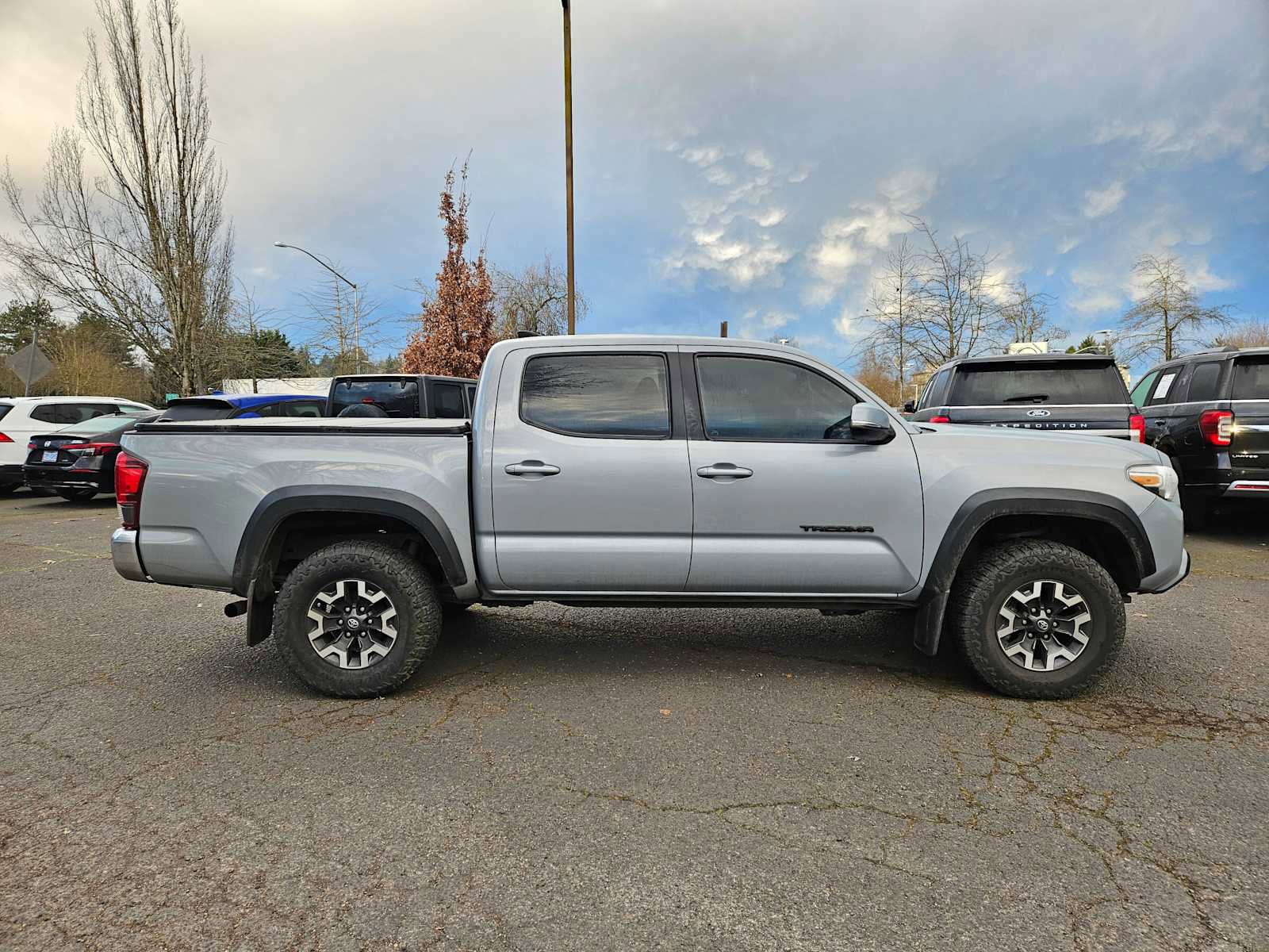 Used 2019 Toyota Tacoma TRD Off-Road image 2