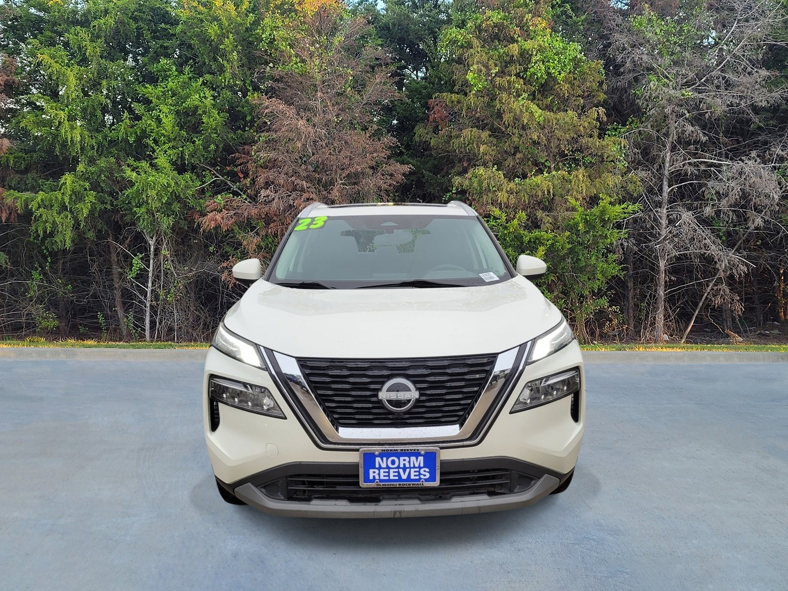 Used 2023 Nissan Rogue SV w/ SV Premium B Package FWD image 2