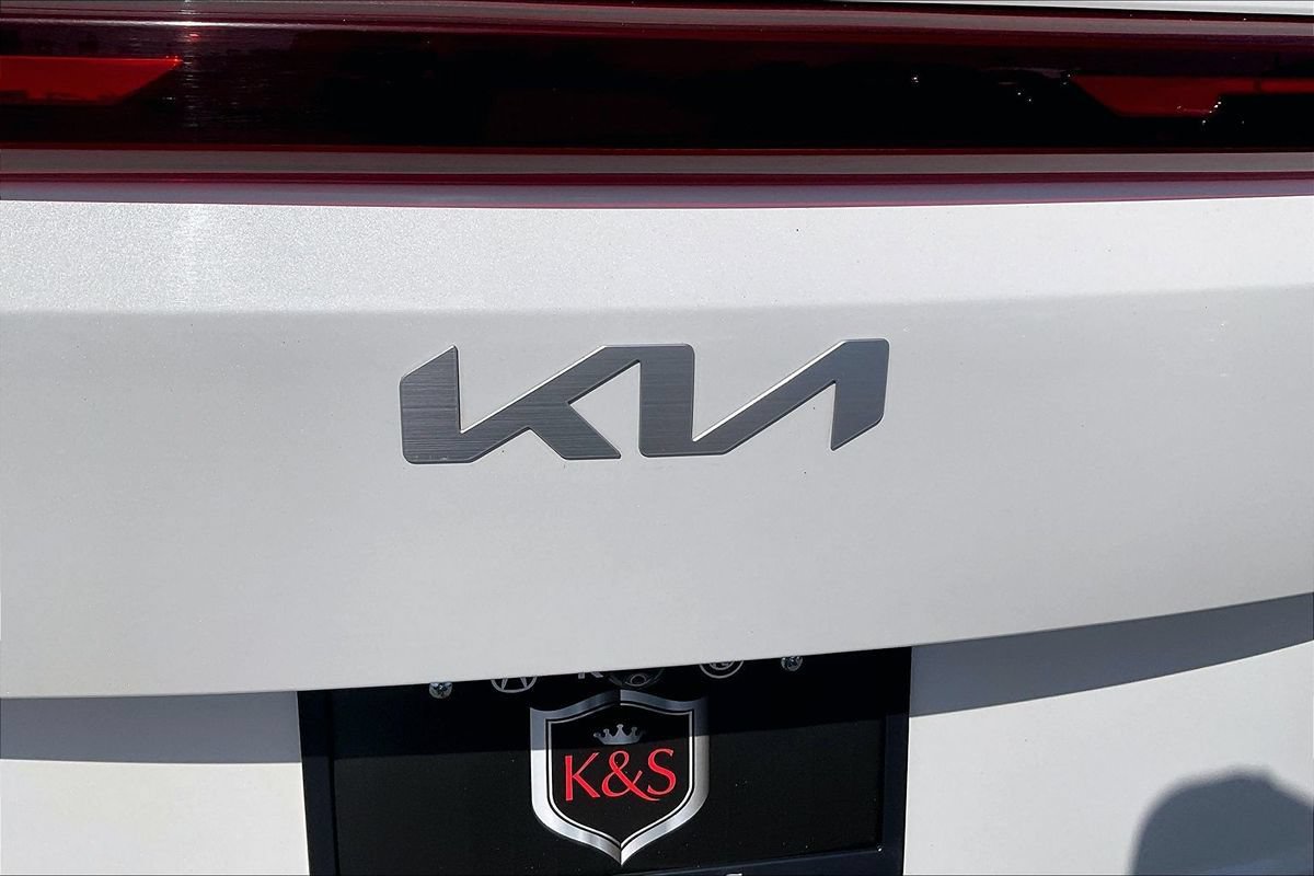 Used 2025 Kia Carnival FWD image 35