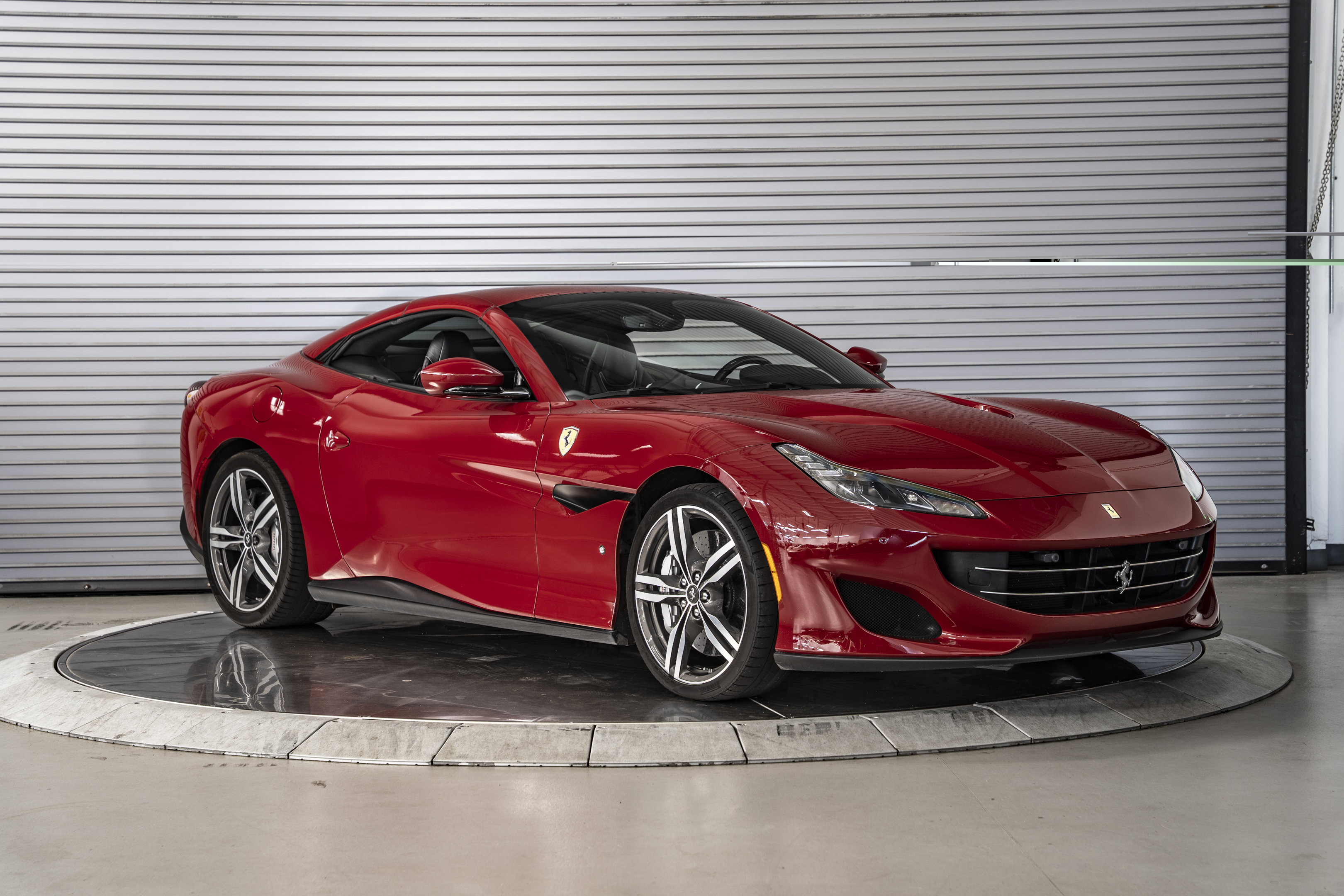 Used 2019 Ferrari Portofino RWD image 9