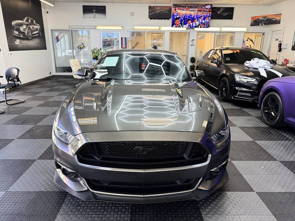 Used 2017 Ford Mustang GT w/ GT Performance Package RWD image 2