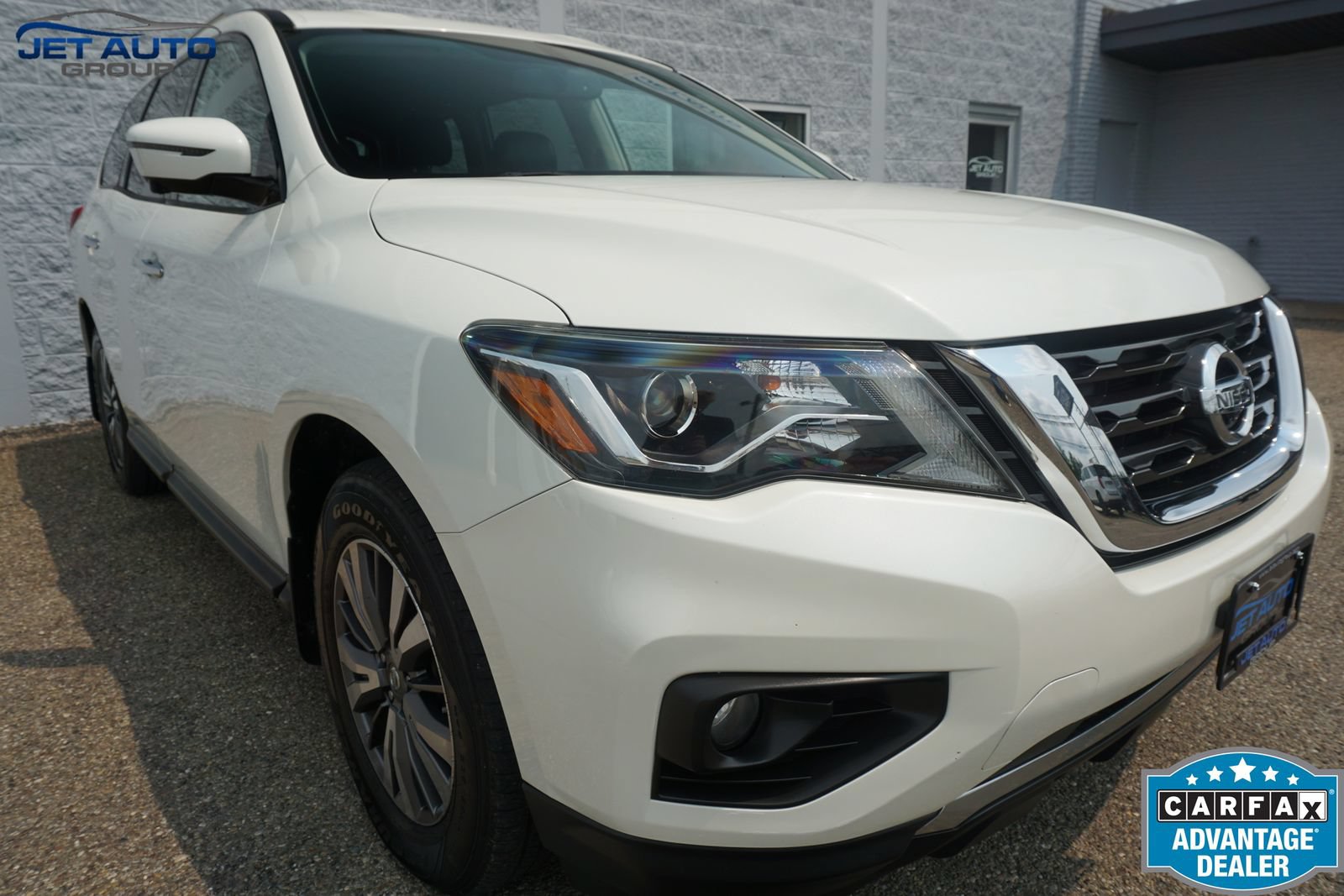 Used 2017 Nissan Pathfinder SL w/ Trailer Tow Package AWD/4WD image 7