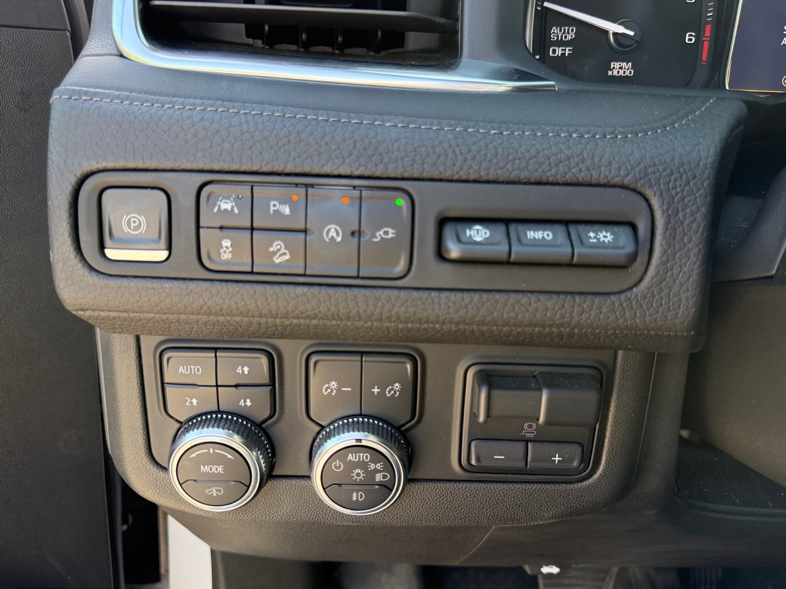 Used 2021 GMC Yukon Denali w/ Denali Ultimate Package AWD/4WD image 21
