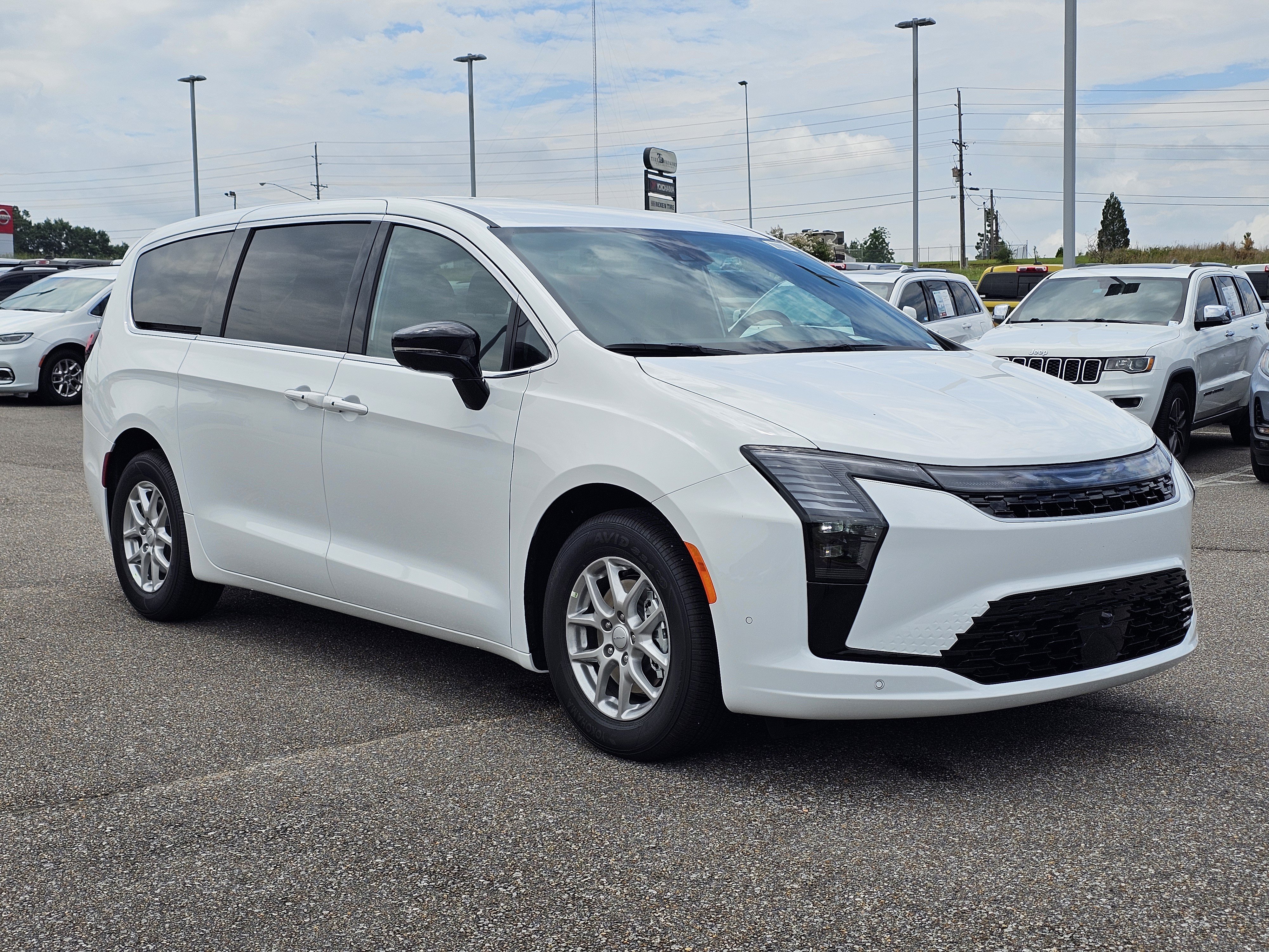 New 2027 Chrysler Pacifica Select FWD image 5