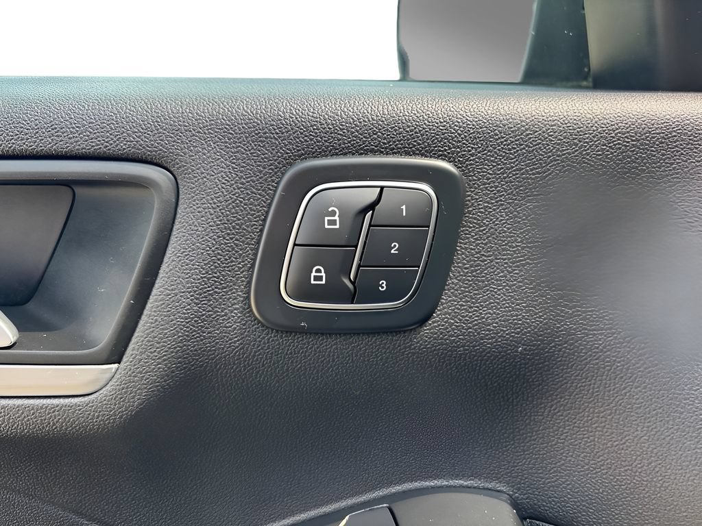 Used 2025 Ford Escape Platinum AWD/4WD image 11