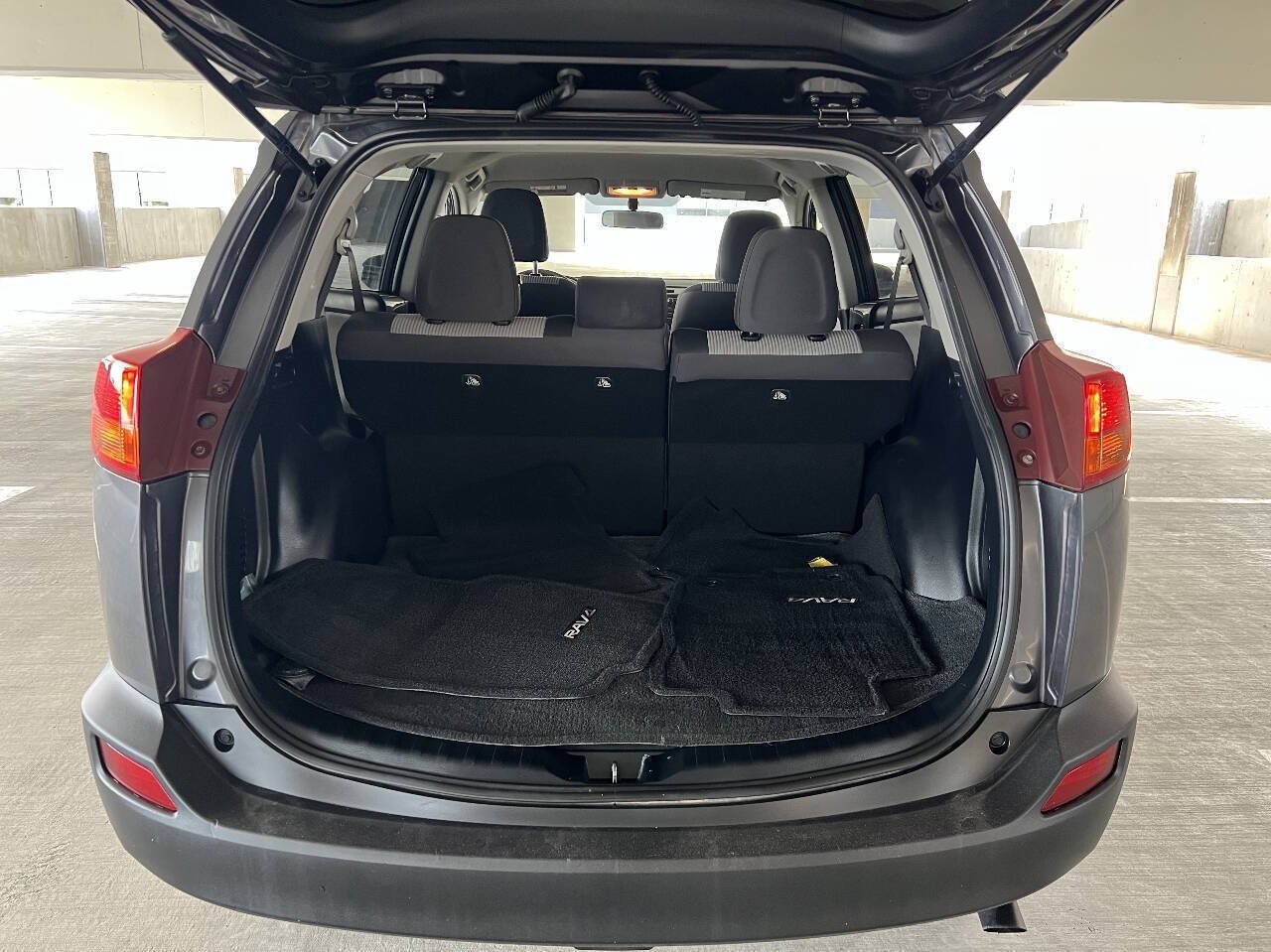 Used 2015 Toyota RAV4 LE AWD/4WD image 22