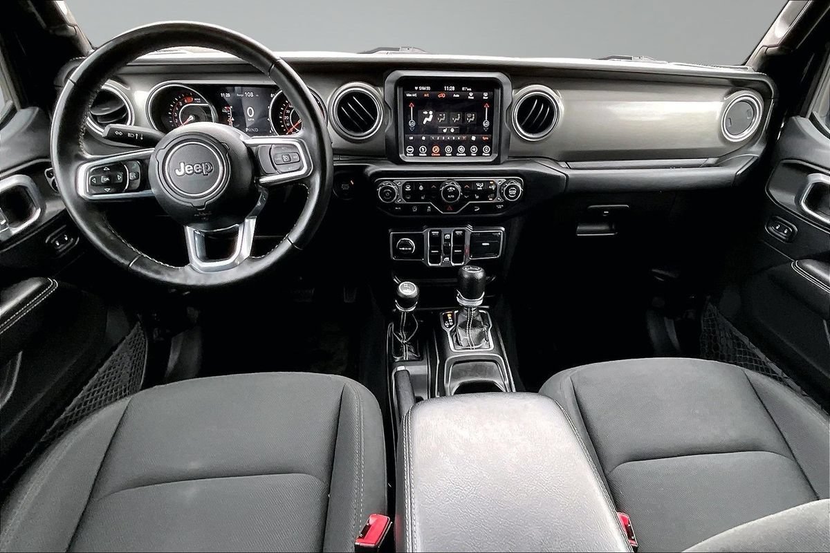 Used 2018 Jeep Wrangler Unlimited Sahara AWD/4WD image 19