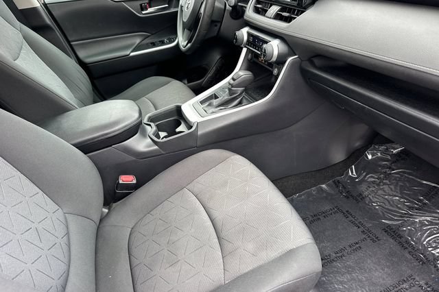 Used 2021 Toyota RAV4 XLE w/ Convenience Package FWD image 18