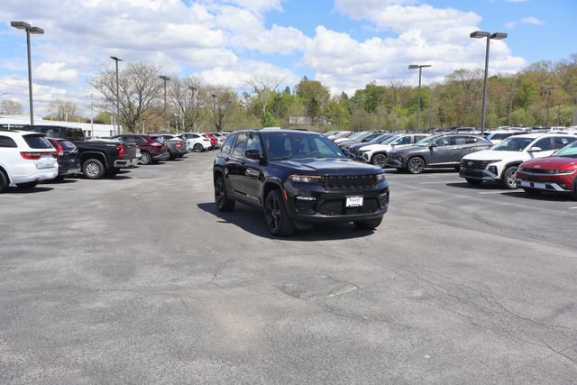 Used 2024 Jeep Grand Cherokee Limited w/ Luxury Tech Group II AWD/4WD image 9