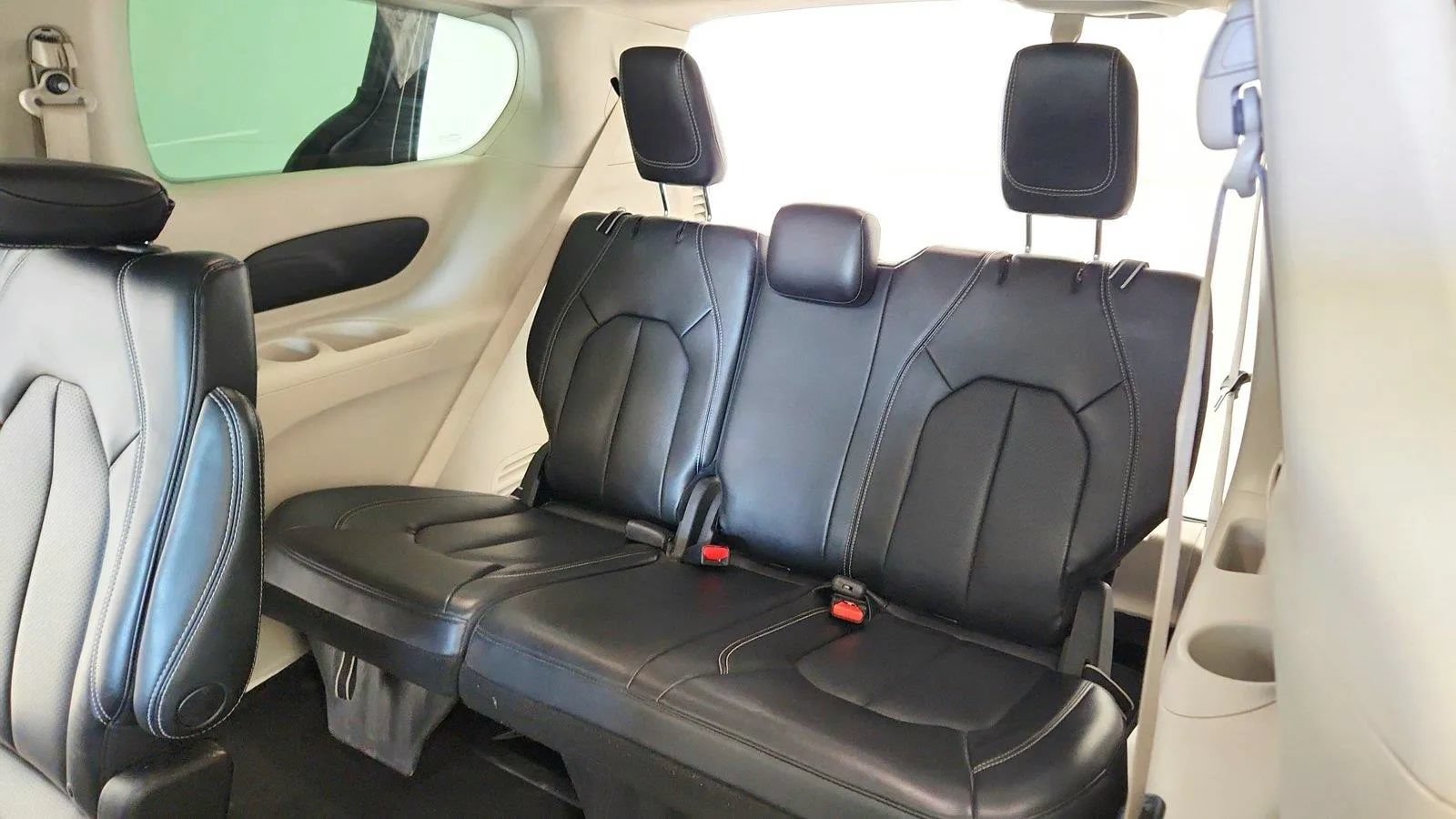 Used 2023 Chrysler Pacifica Touring-L FWD image 24