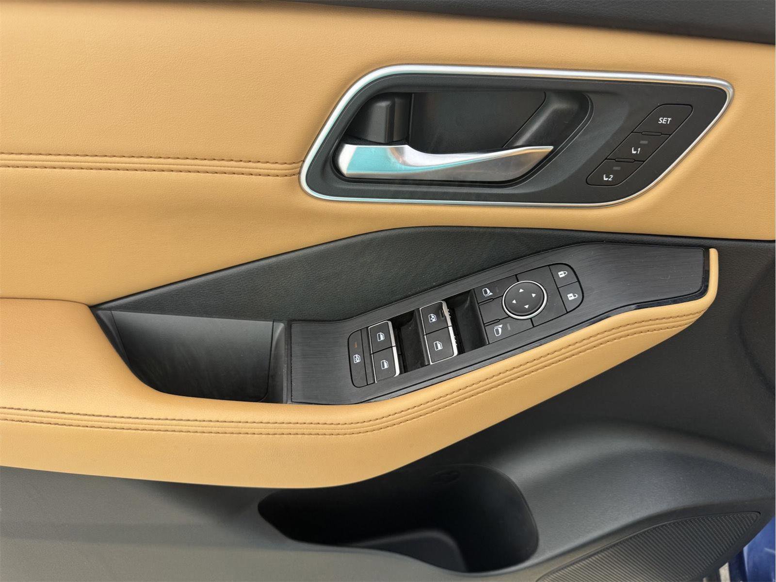 Used 2021 Nissan Rogue Platinum image 19