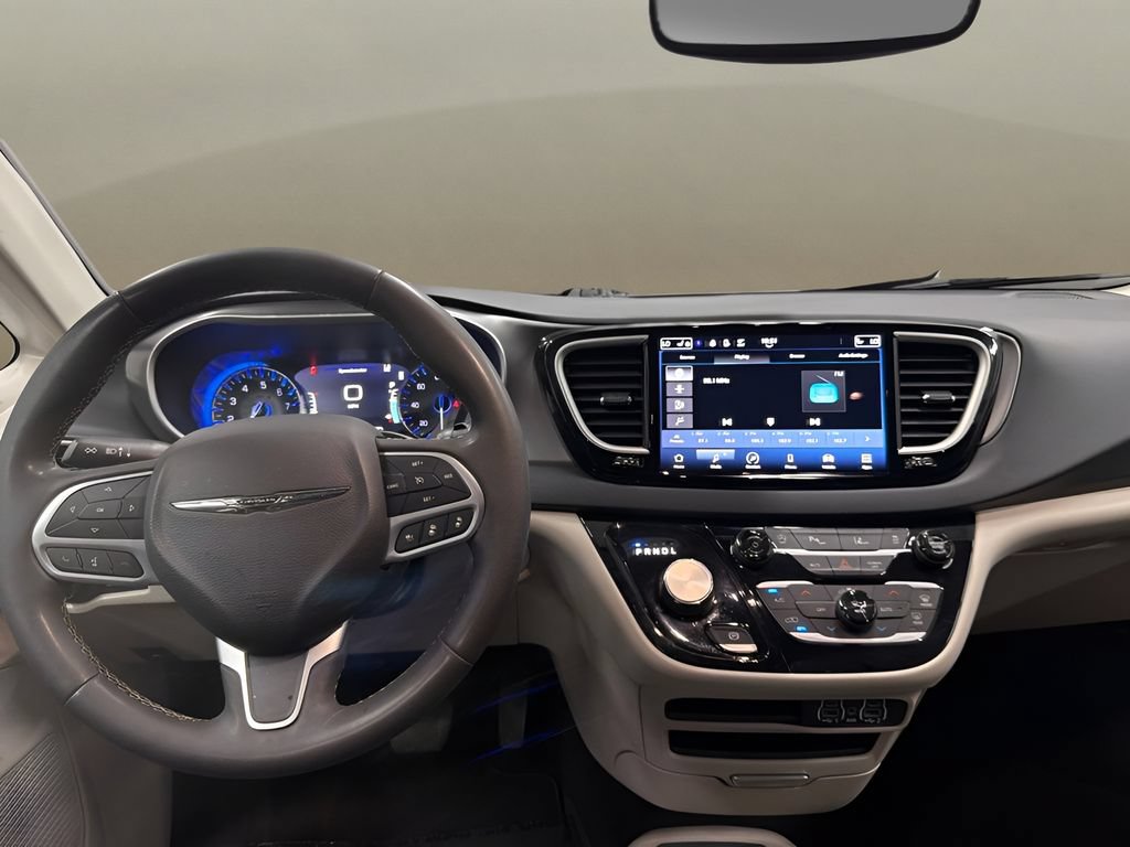 Used 2023 Chrysler Pacifica Touring-L FWD image 32