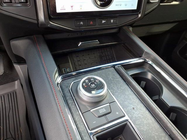 Used 2024 Ford Expedition Limited image 12