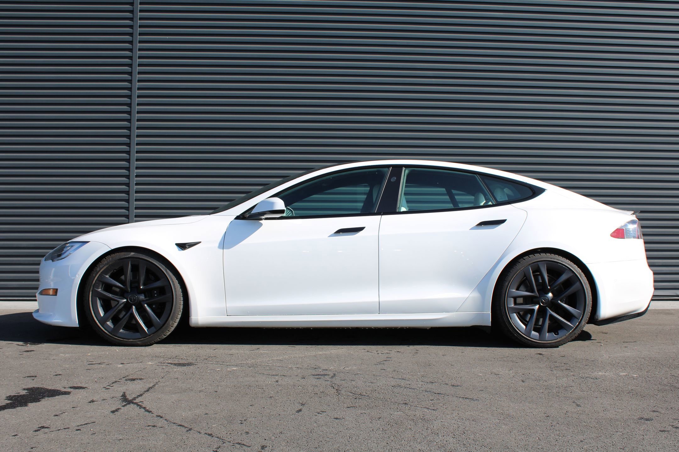 Used 2021 Tesla Model S Plaid image 8