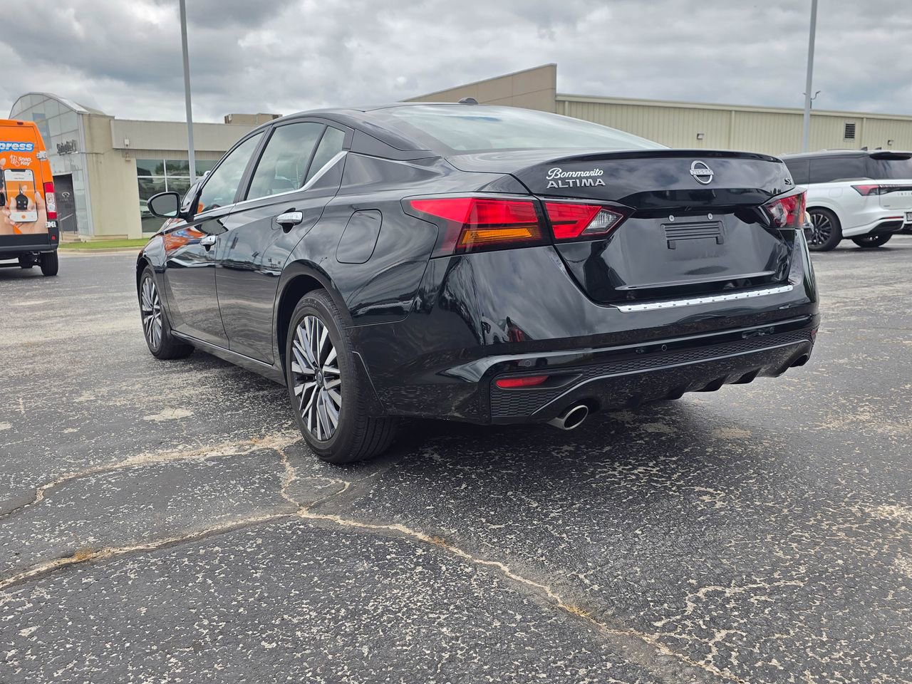 Used 2023 Nissan Altima 2.5 SV w/ SV Premium Package FWD image 4