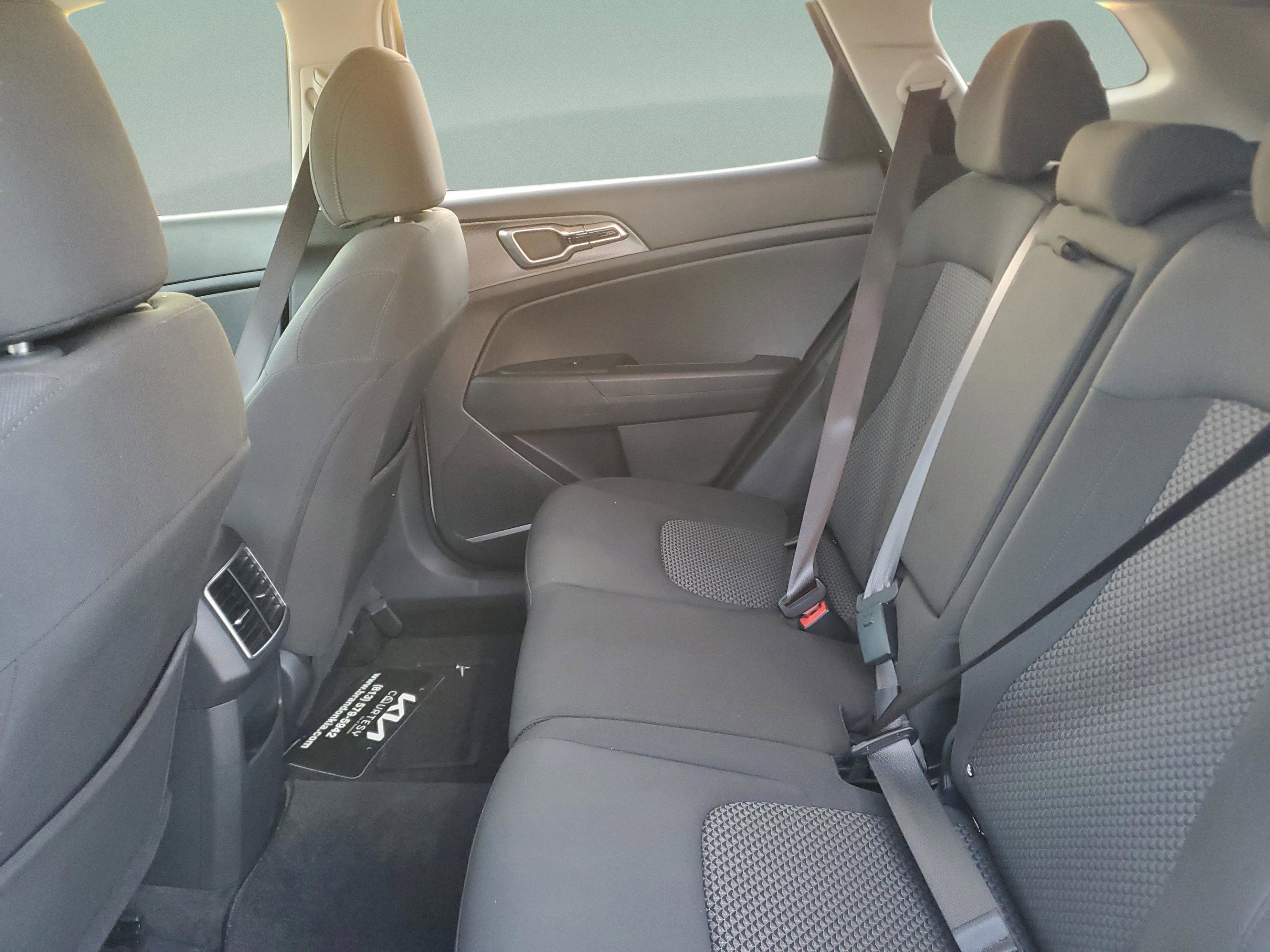 Certified 2025 Kia Sportage LX AWD/4WD image 7