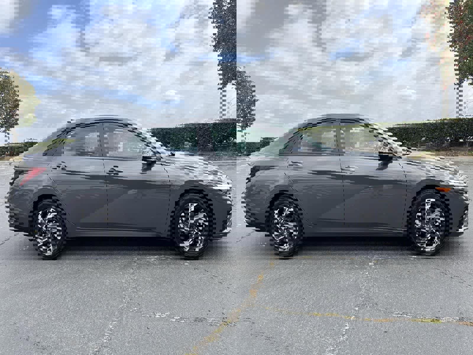 Certified 2025 Hyundai Elantra Sport image 3
