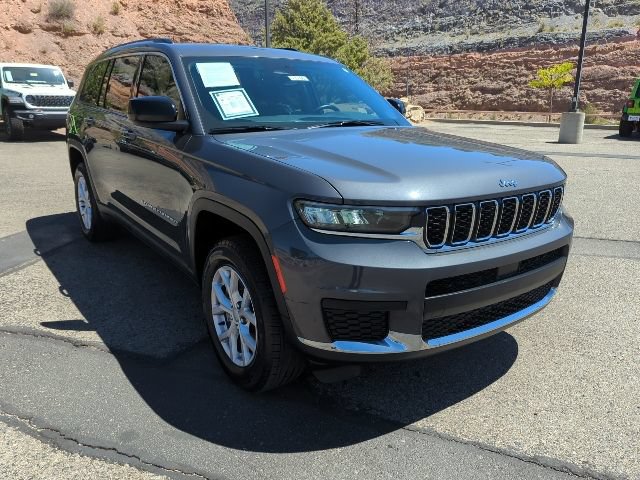 Used 2021 Jeep Grand Cherokee L Laredo w/ Luxury Tech Group I AWD/4WD image 3