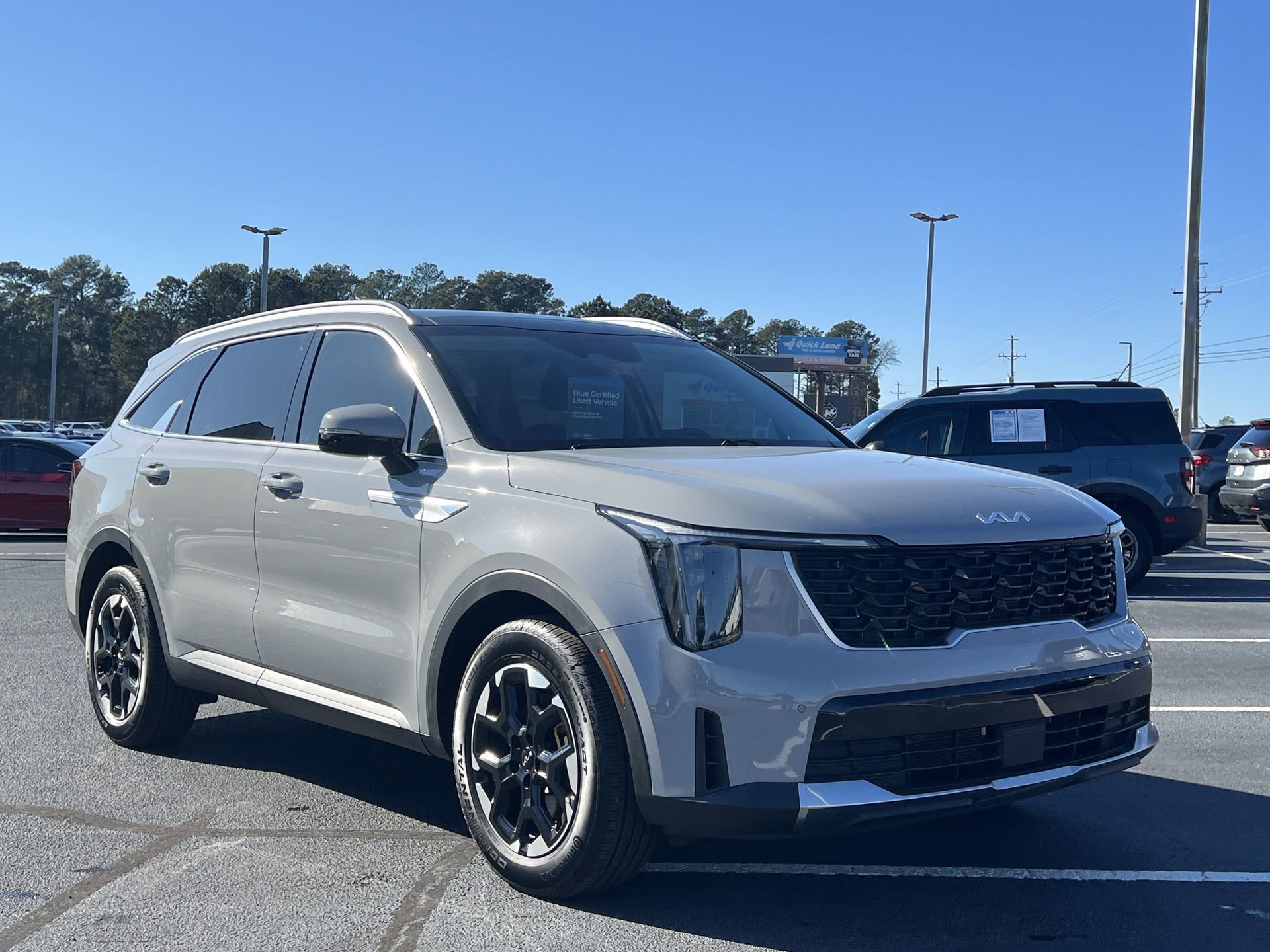 Used 2025 Kia Sorento S w/ Panoramic Sunroof Package image 4