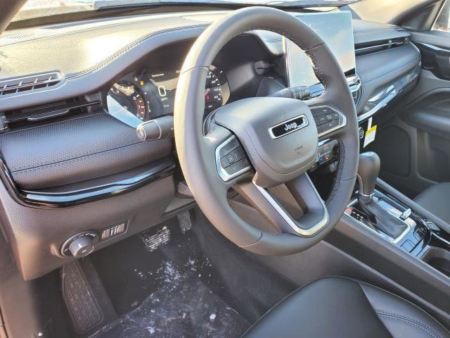 Used 2026 Jeep Compass Latitude image 6