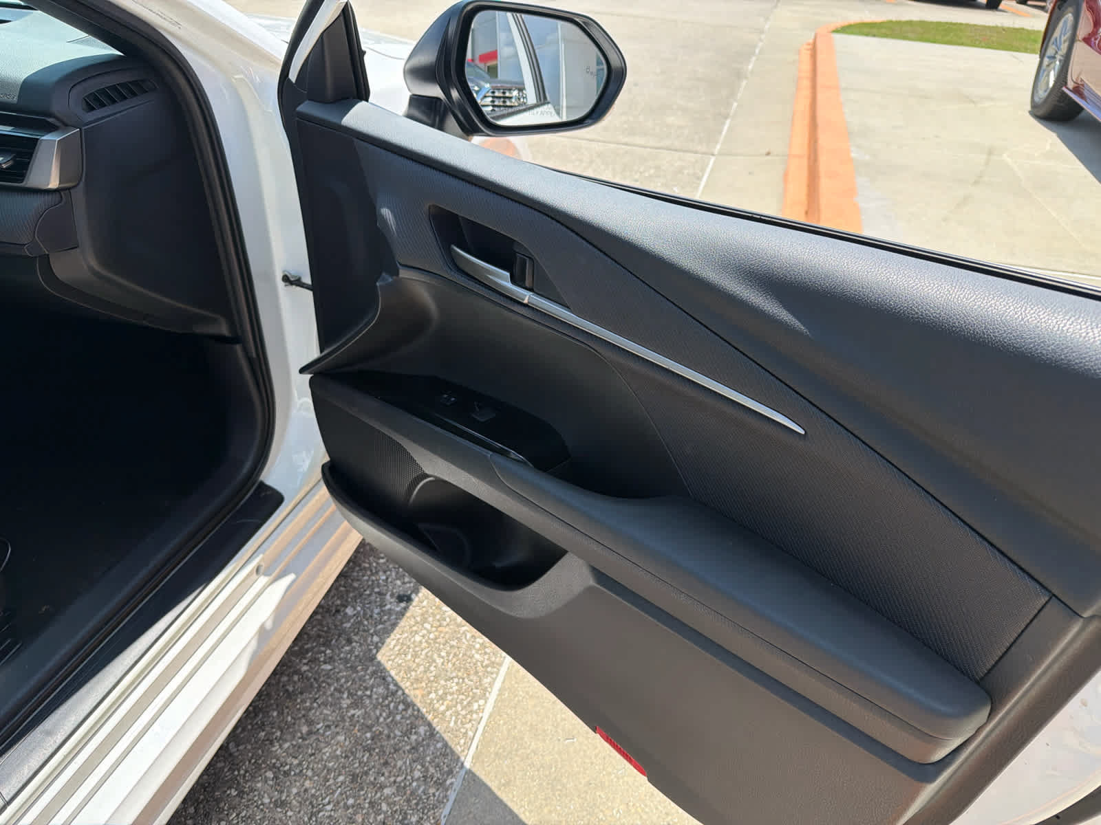 Used 2025 Toyota Camry SE FWD image 46
