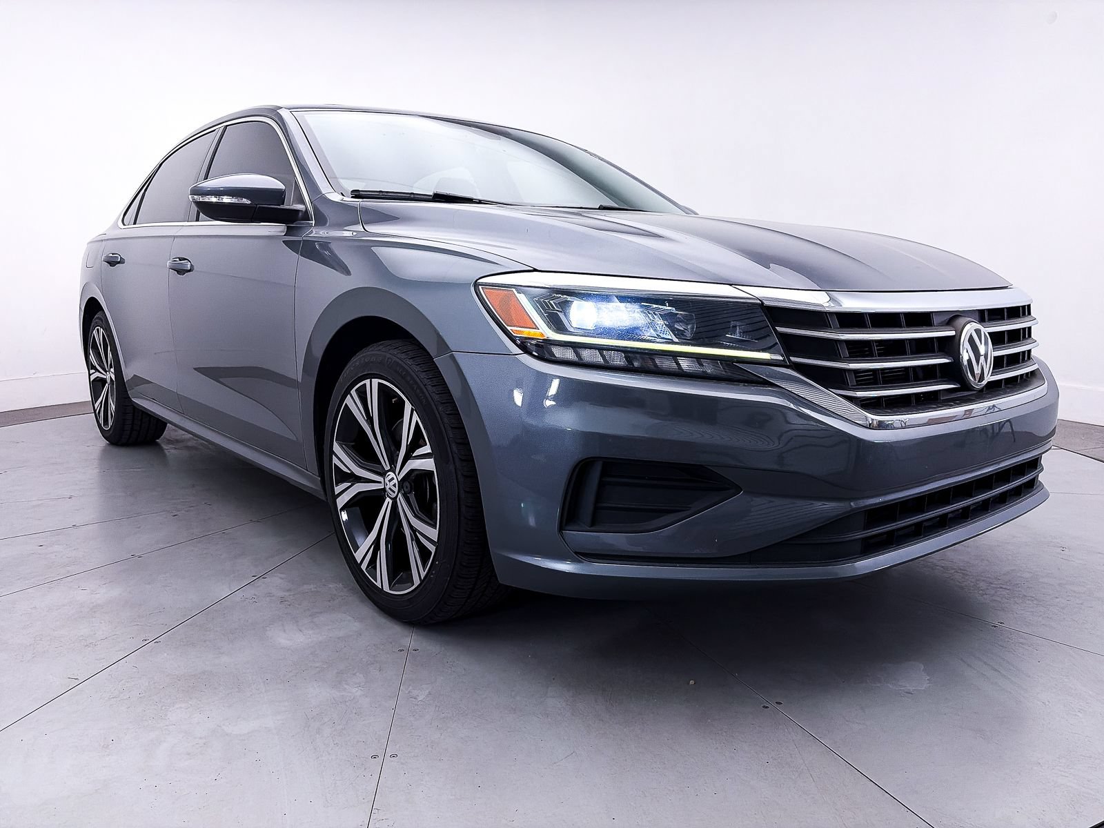 Used 2022 Volkswagen Passat 2.0T SE FWD image 10