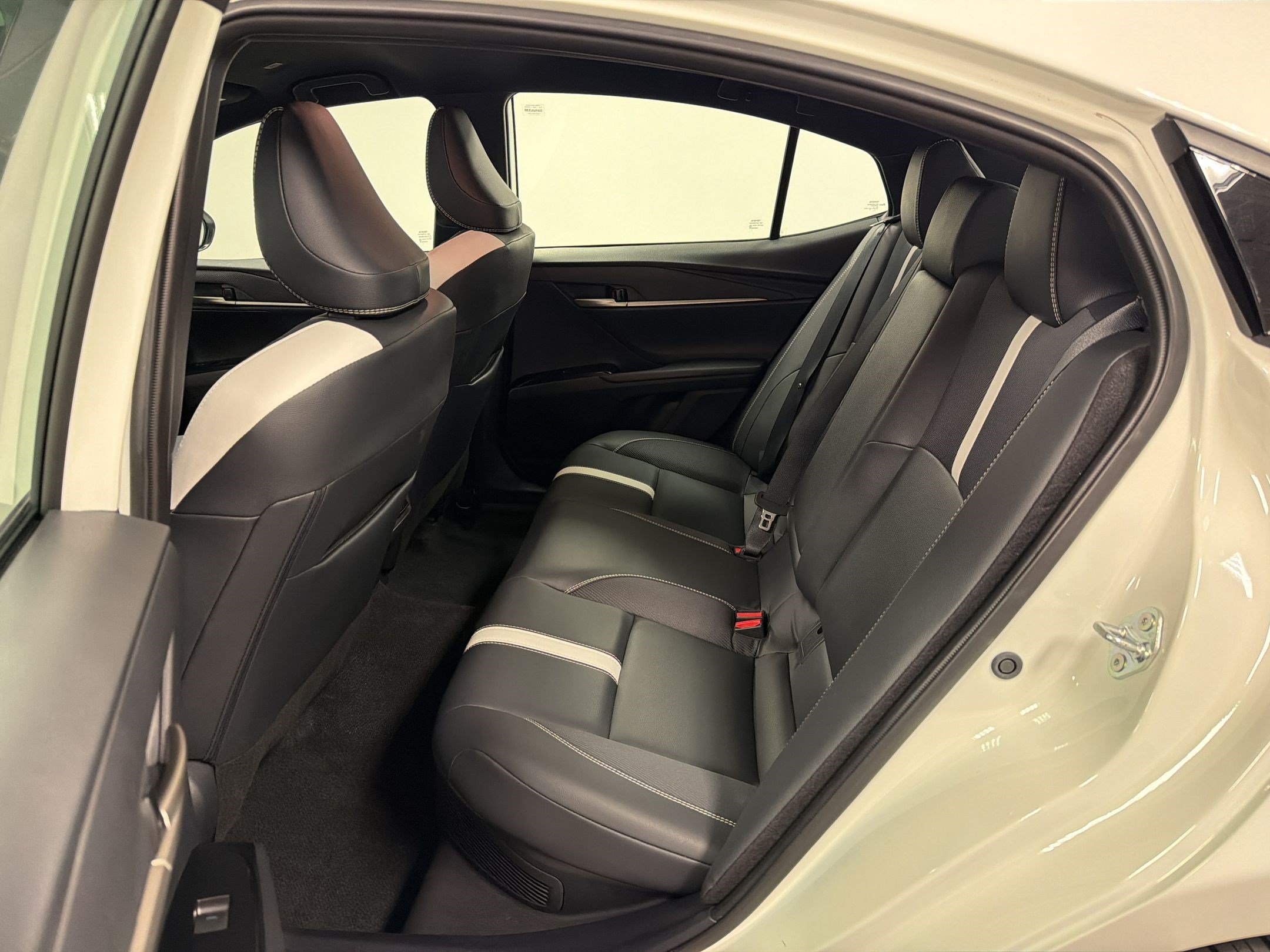 Used 2025 Toyota Camry SE w/ Convenience Package FWD image 20