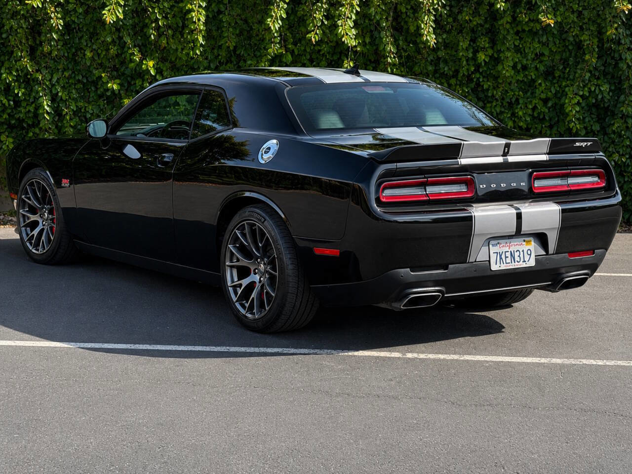 Used 2015 Dodge Challenger SRT w/ Technology Group RWD image 5
