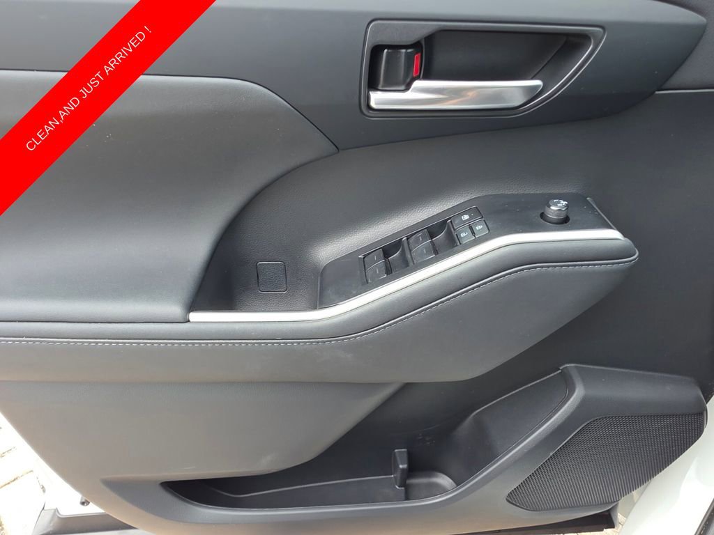 Used 2023 Toyota Highlander XLE image 29