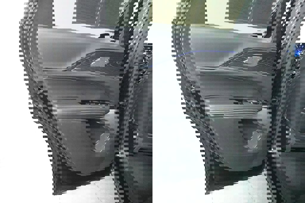 Used 2024 Cadillac Lyriq Luxury image 27