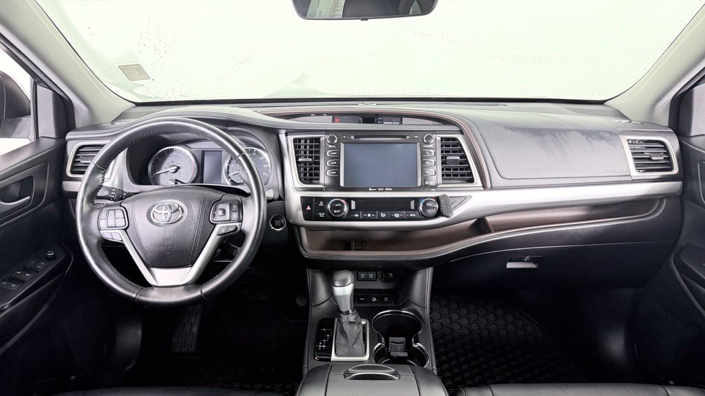 Used 2017 Toyota Highlander XLE AWD/4WD image 36