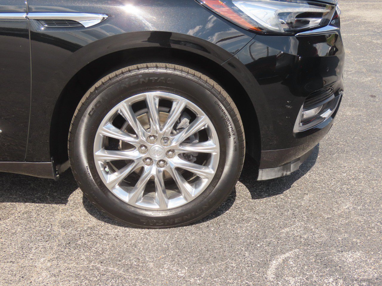 Used 2021 Buick Enclave Premium w/ Surround and Sites Package AWD/4WD image 9