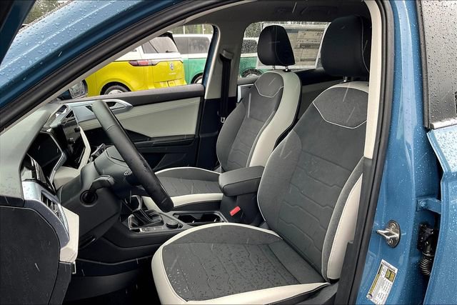New 2025 Volkswagen Taos SE image 10
