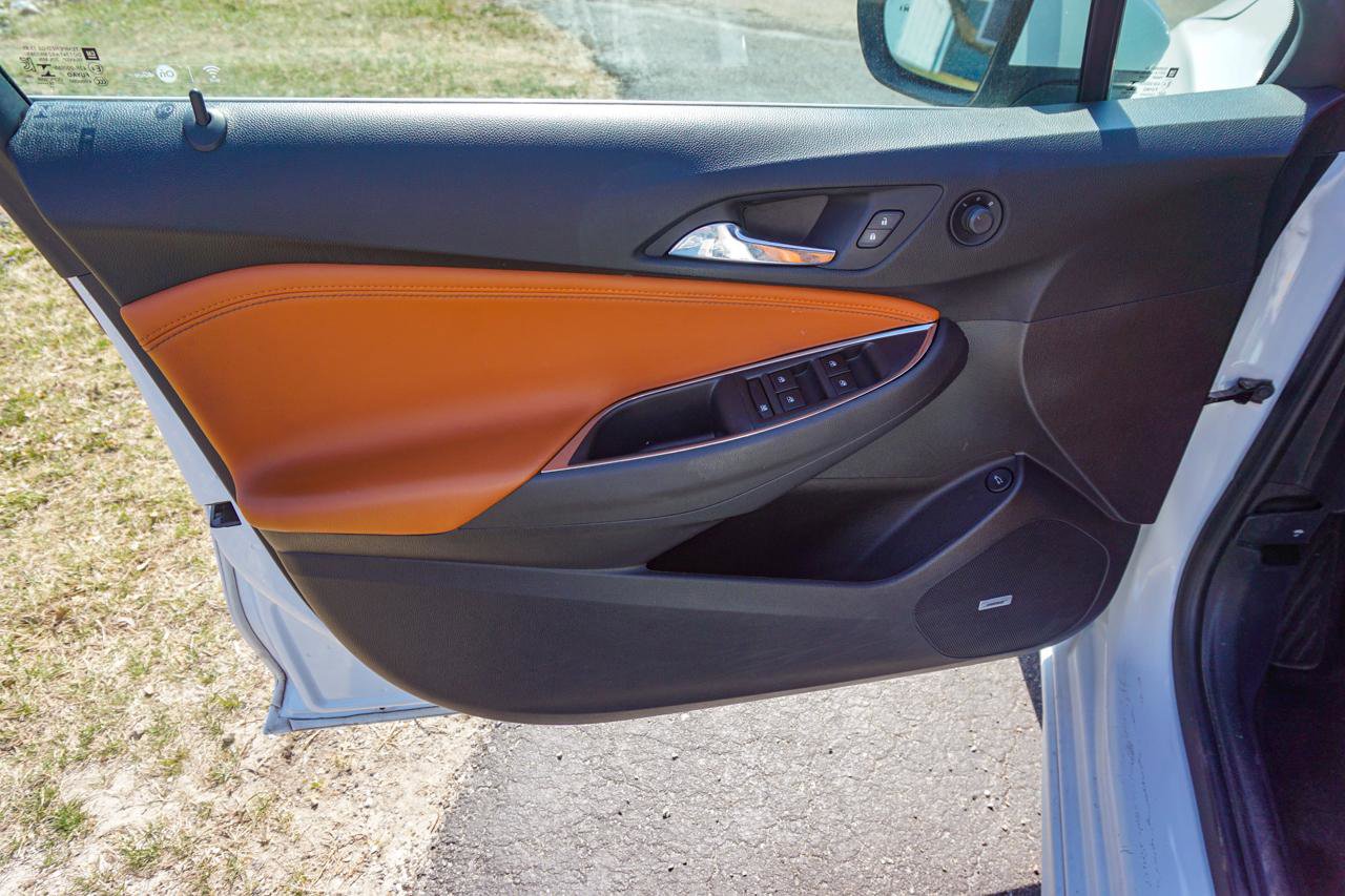 Used 2017 Chevrolet Cruze Premier FWD image 64