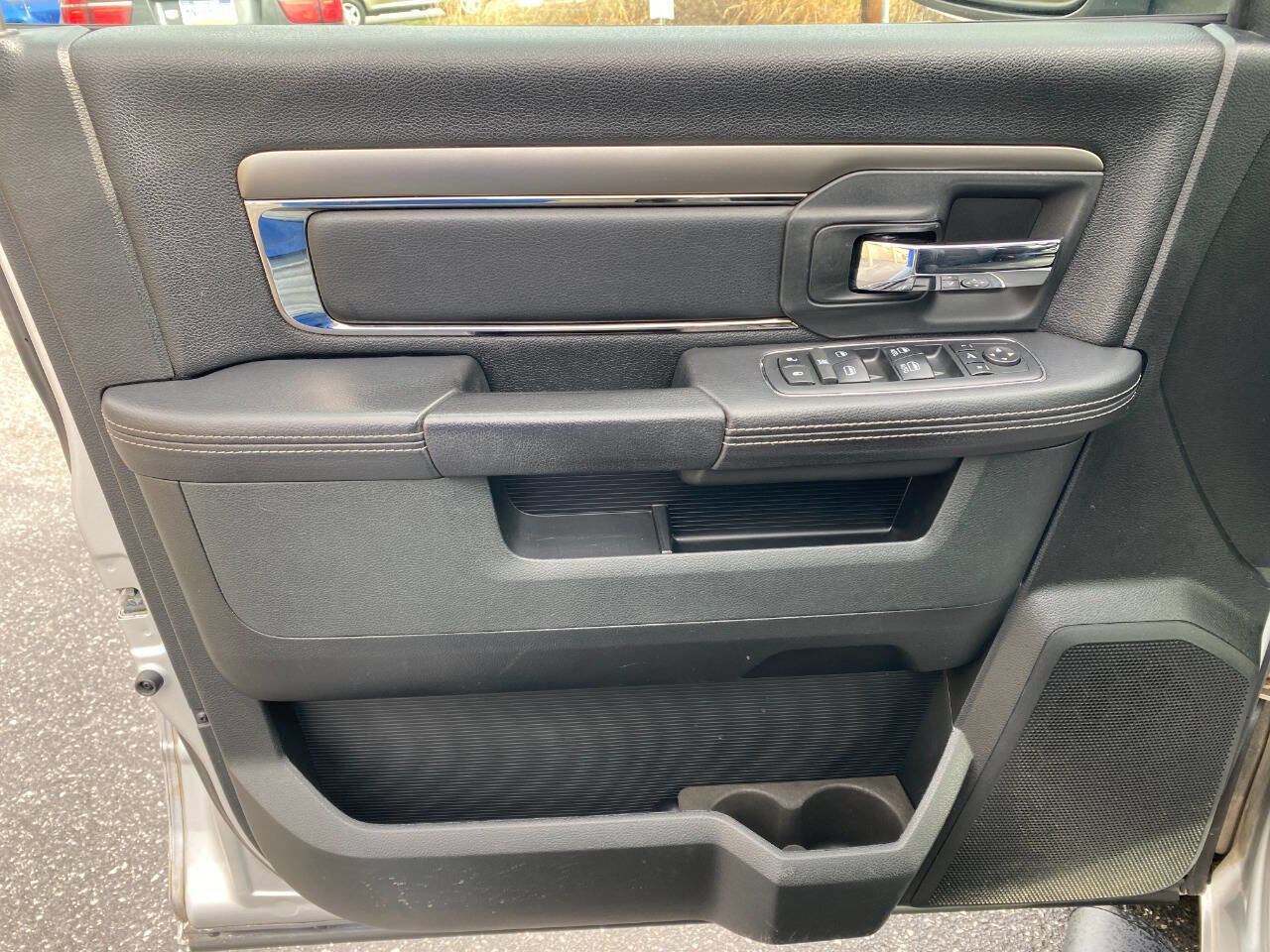 Used 2017 RAM 1500 Sport image 11