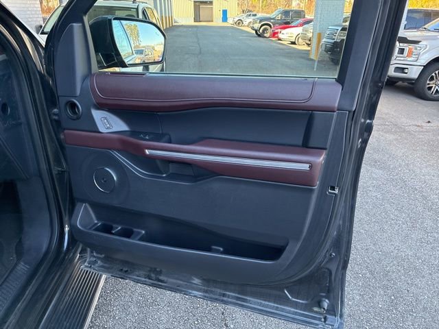 Used 2023 Ford Expedition Limited image 28