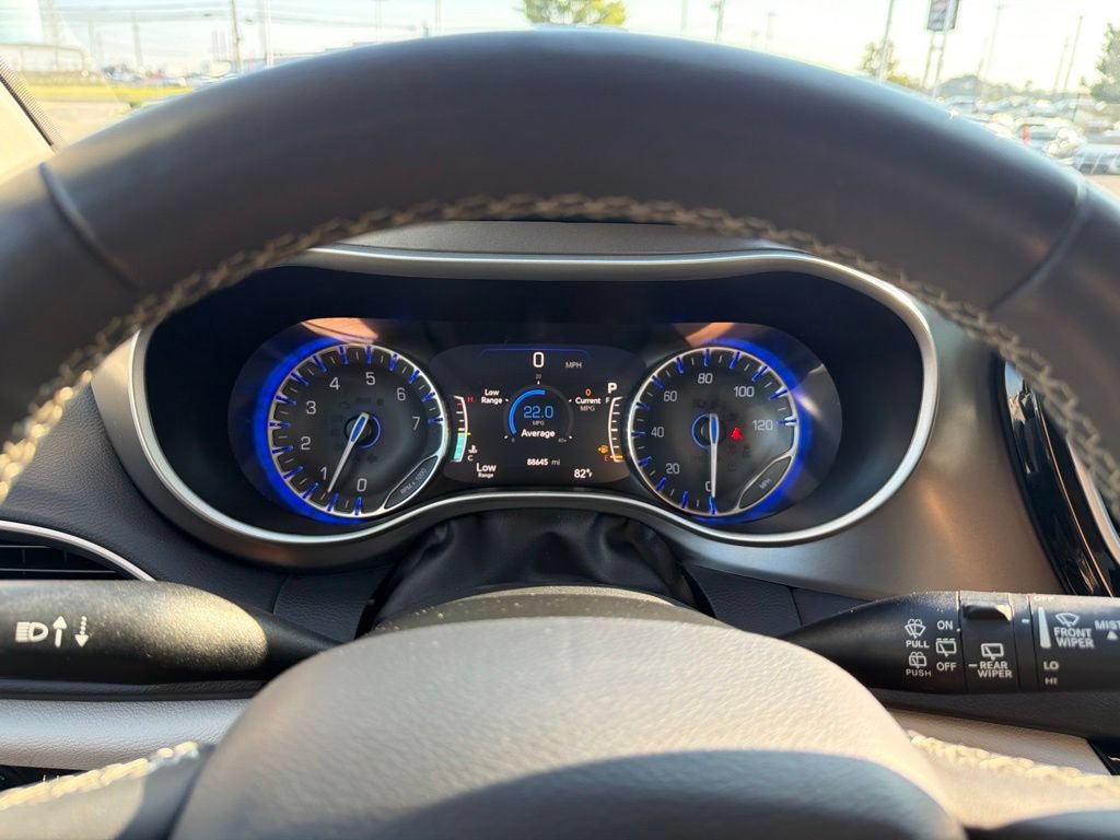 Used 2023 Chrysler Pacifica Touring-L FWD image 19