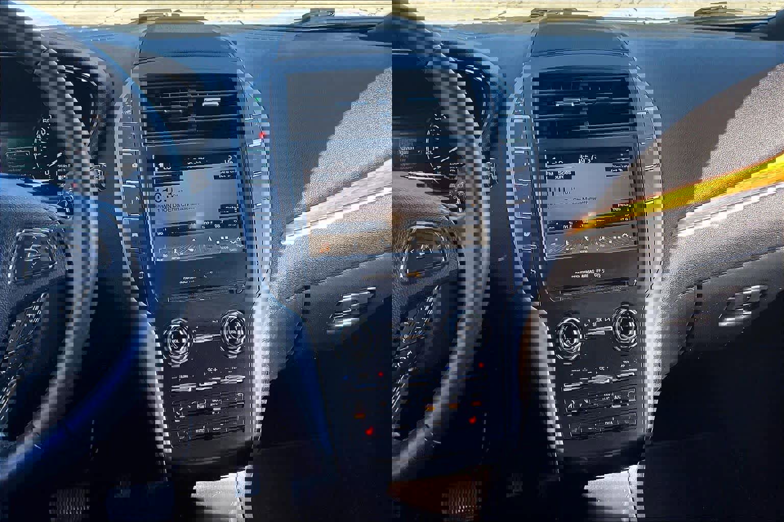 Used 2017 Lincoln MKC Select w/ Select Plus Package image 7